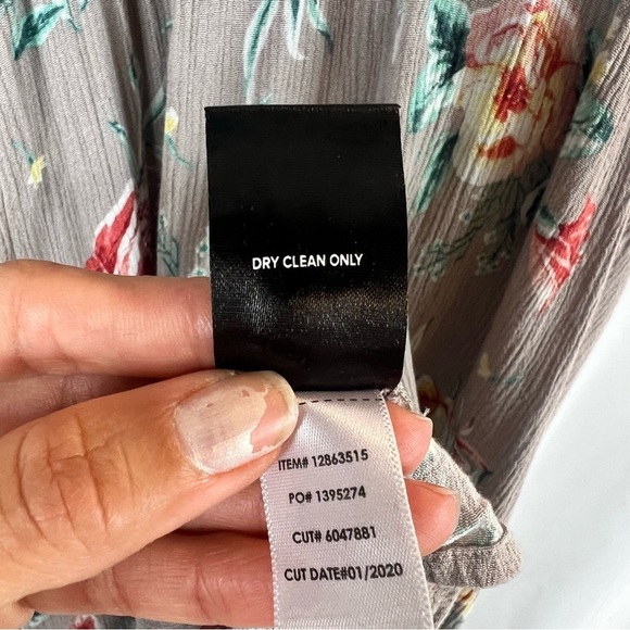 Torrid Top Womens High Low Pullover Tunic Cold Shoulder Floral V-Neck Gray Sz: 4 - Picture 12 of 13